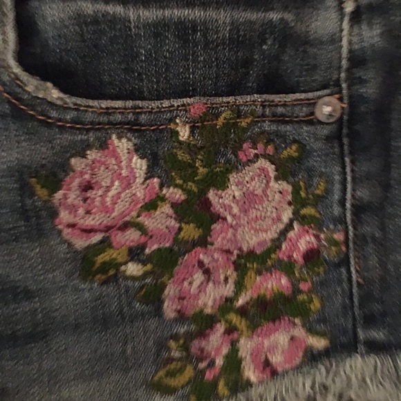 SALE!! American Eagle Shorts - Picture 3 of 5